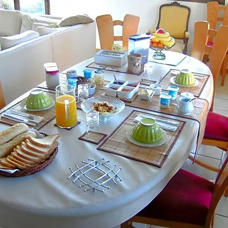 Au Fil De L'eau Bed & Breakfast